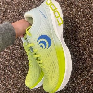 Topo Athletic Specter 2